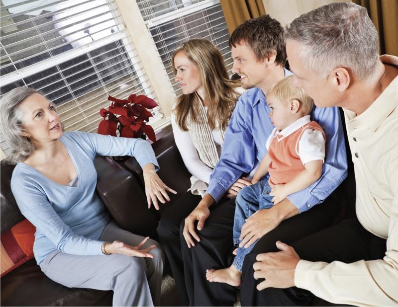 A woman talking to three heirs of her family